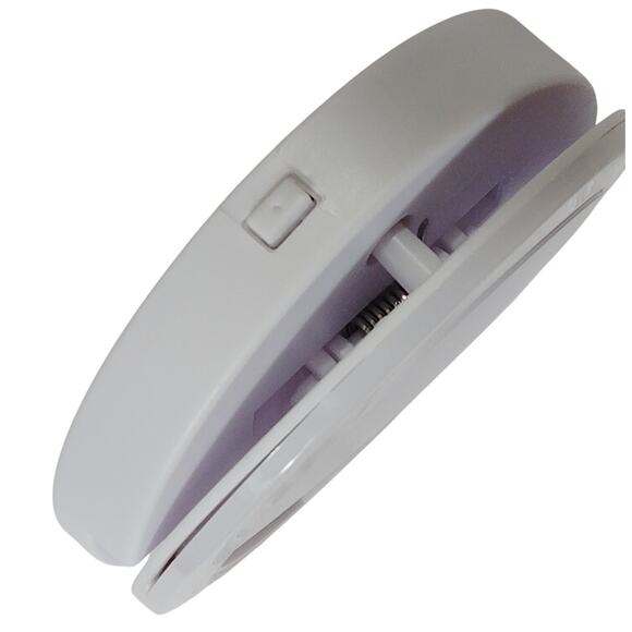 Modern Expressions Selfie Light – 3 Brightness Levels, Universal Clip-On, White - Picture 3 of 6